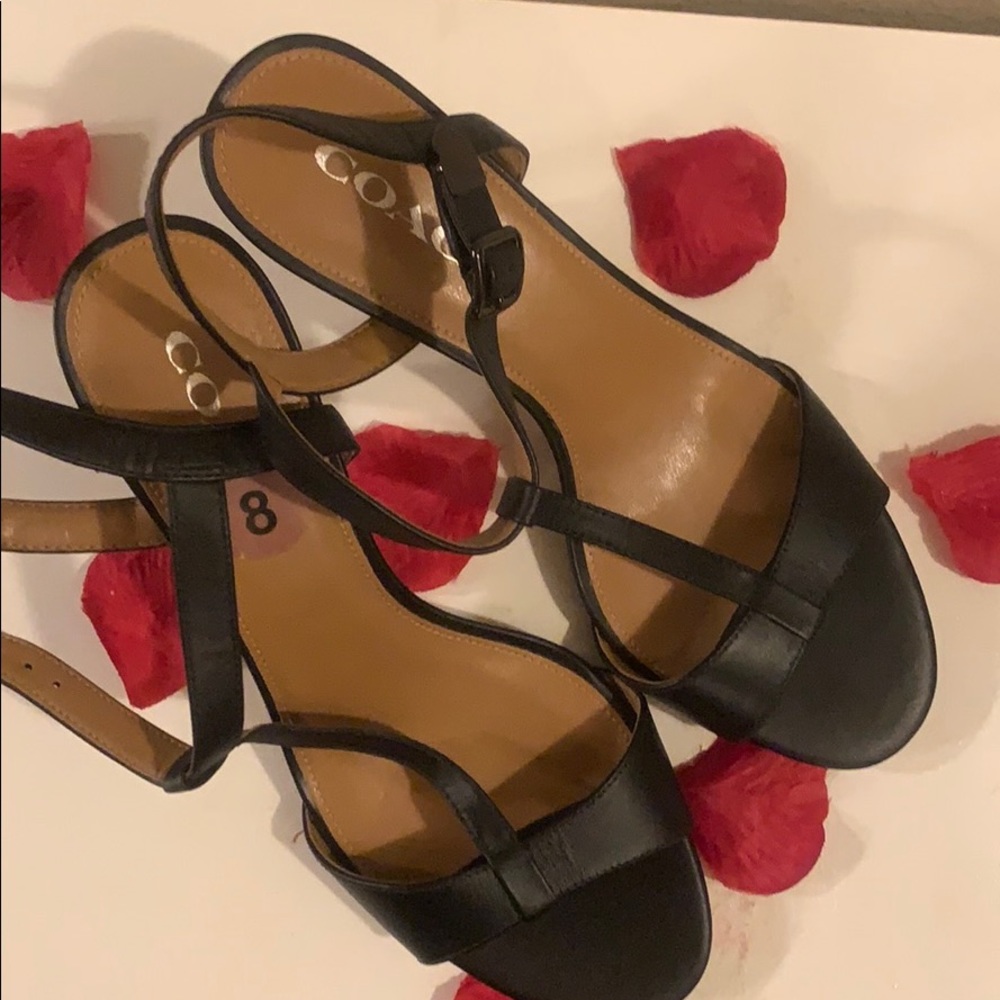 🌻 COACH BLACK HEEL